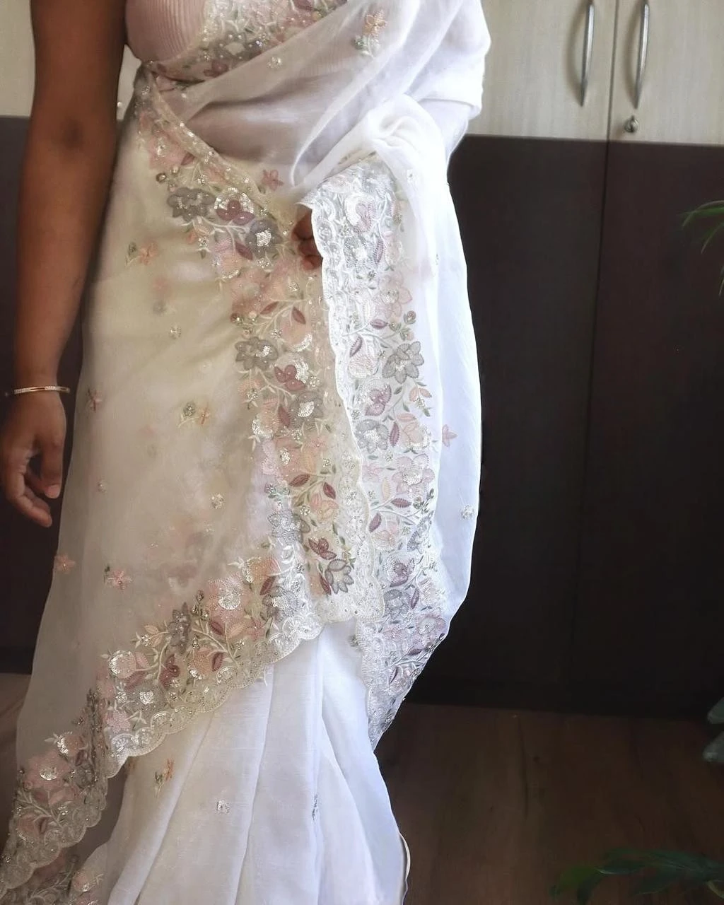 Women's Silk Saree White – Embroidered