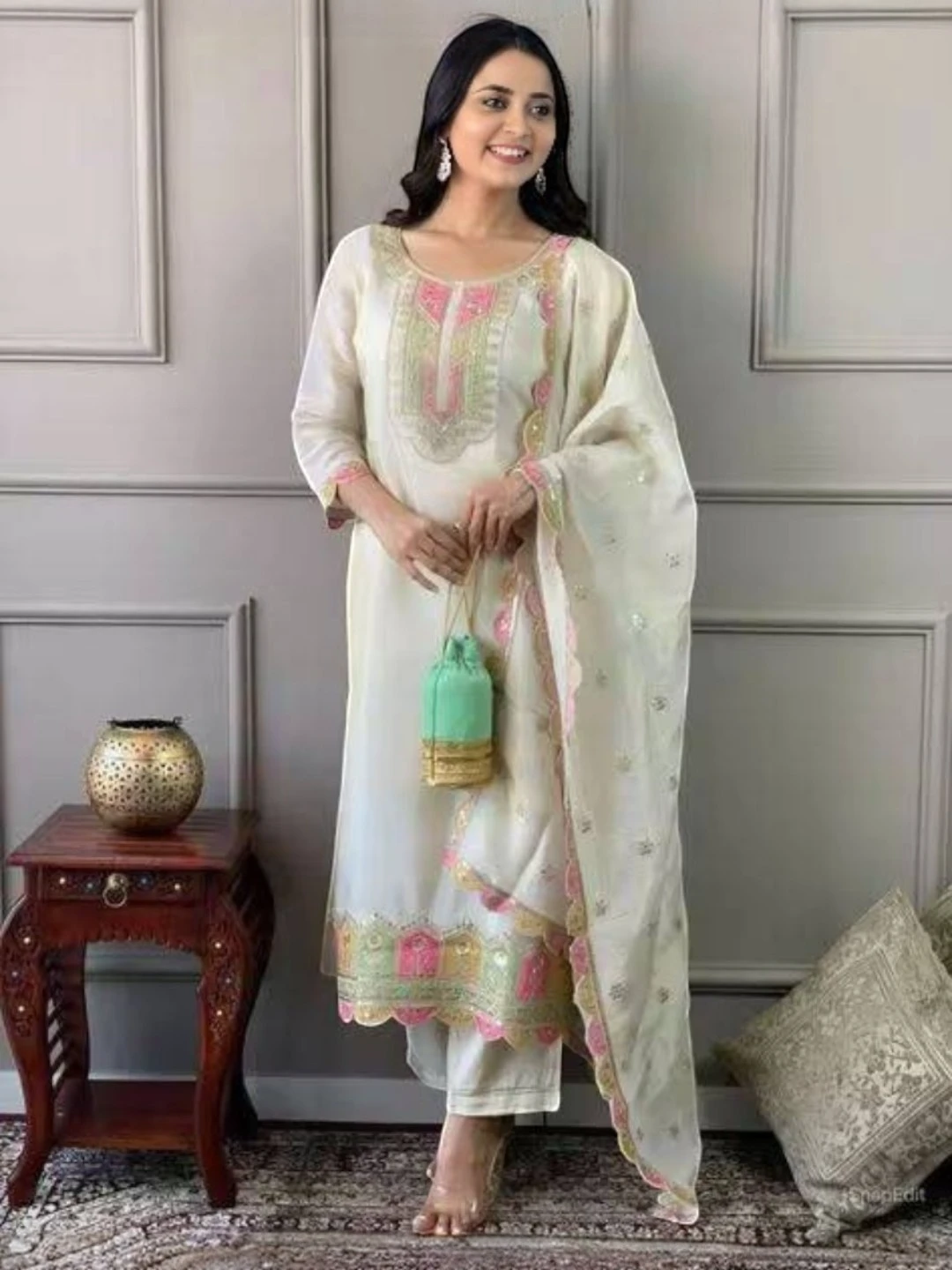 Women's Jacquard Silk Kurta Off-White – Ready to Wear
