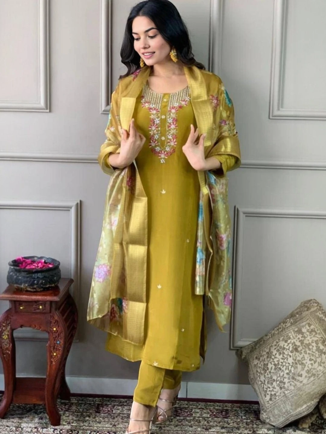 Women's Heavy Roman Silk Kurta Metallic Golden – Floral Print