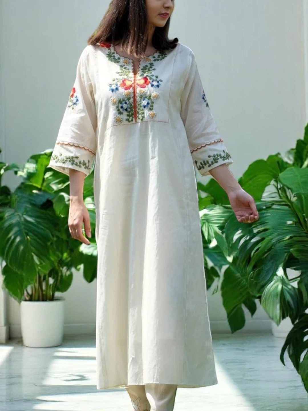 Women's Kurta – Embroidered