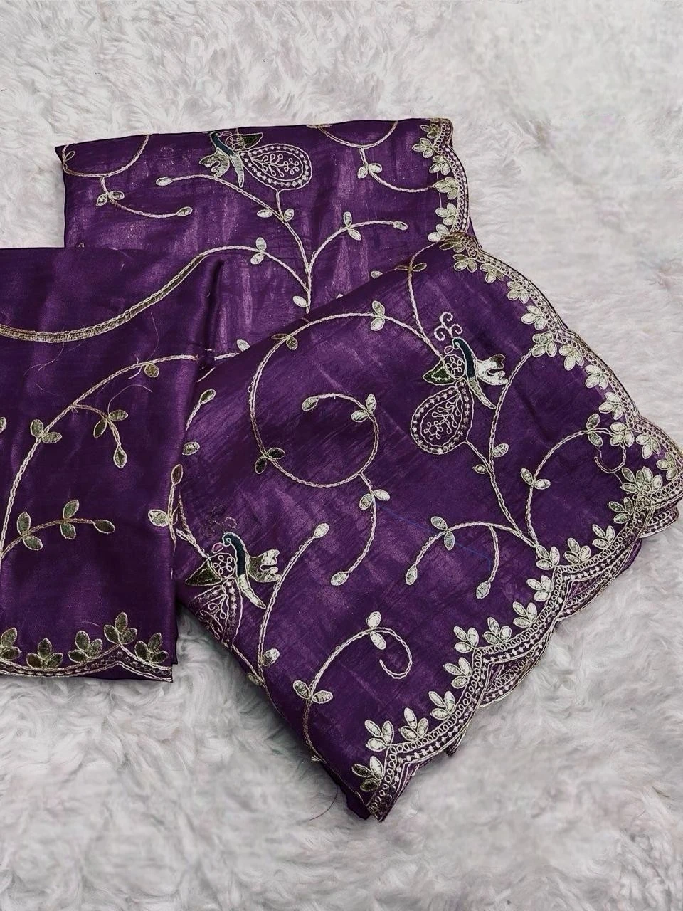 Women's Gold Crush Saree Purple – Embroidered