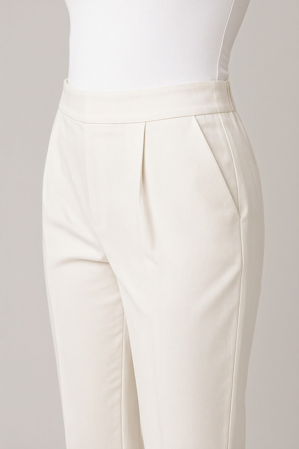 Women's Cotton Flex Pleated Pant Off-White — view 3